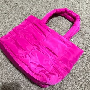 Fuchsia tote bag.